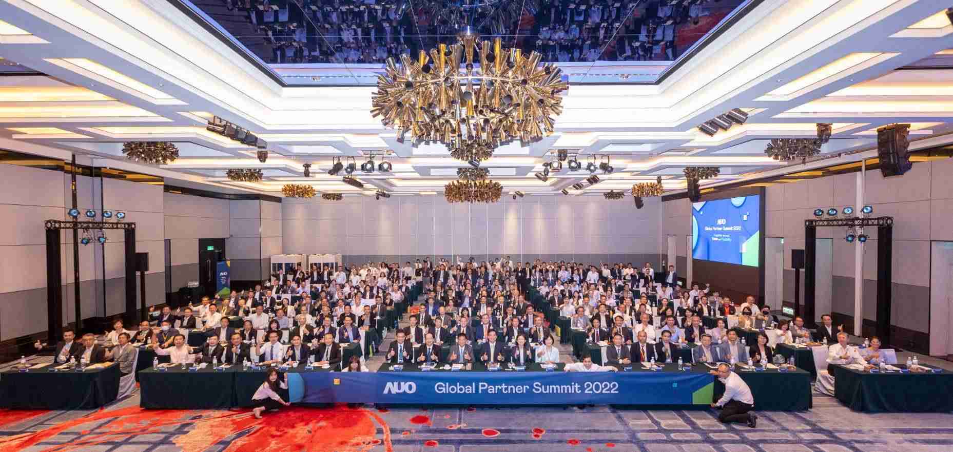 友達推動「安心、、創新、、用心、、、同心、、盡心」五星職旅，，為菲籍員工打造全方位照護，，，，首度贏得「人權實踐與發展領袖獎」殊榮