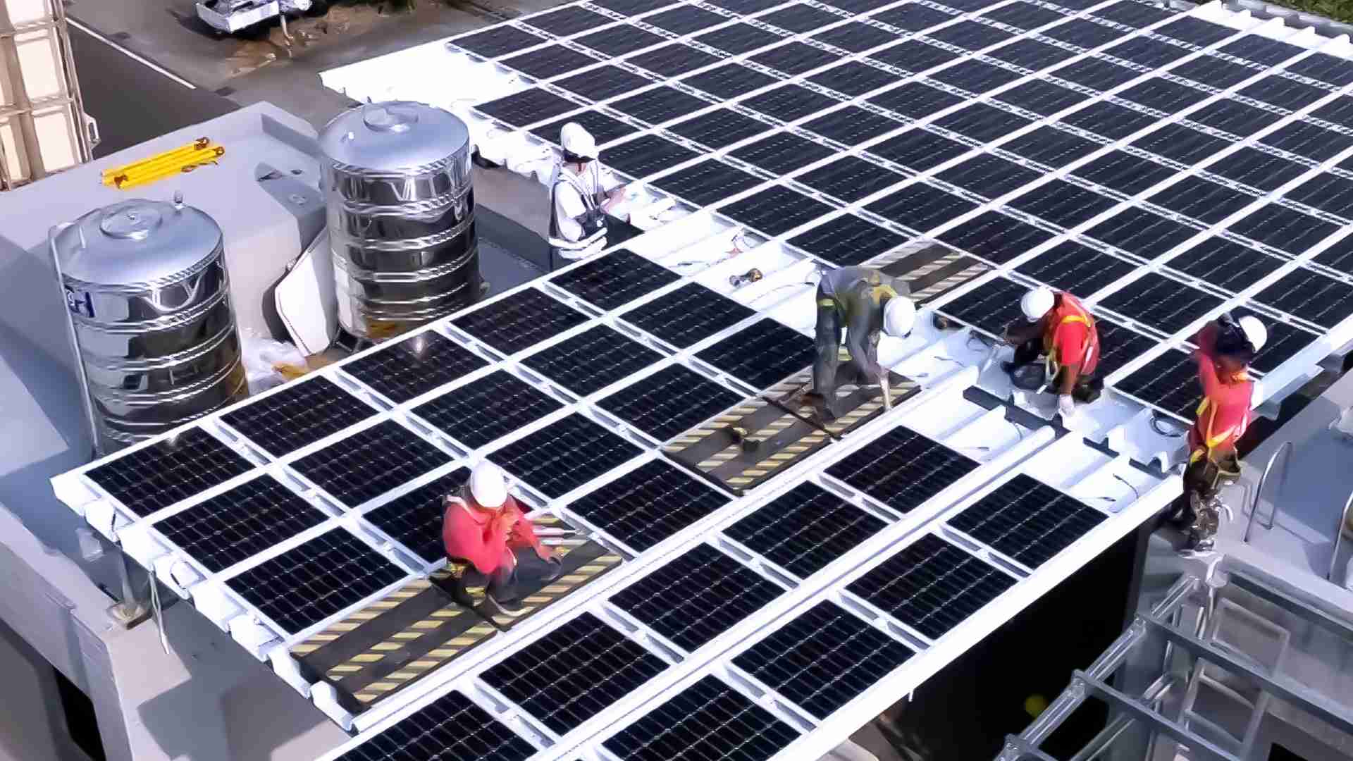 MG电玩着力于替代能源之技术研发，，如光电浪板的相关制程、、设备与产品，，，，其中所开发之光电整合型浪板，，，减少传统金属支架安装，，，，更提升耐候度，，，，可广泛运用于多元场域，，并辅助建筑达到净零碳排目标