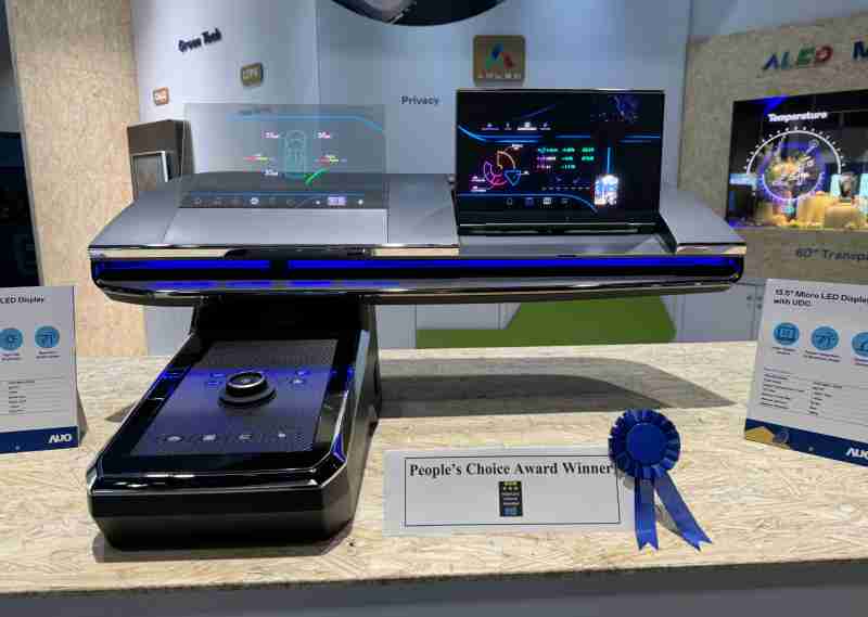 MG电玩车用Micro LED Display HMI解决方案获”最佳车用显示奖”，，以用户为中心开发，，，针对前座驾驶与乘客设计兼具娱乐与安全的高画质屏幕，，，，包含车舱前座的Micro LED透明屏幕及全球首款内建镜头的智慧Micro LED显示器